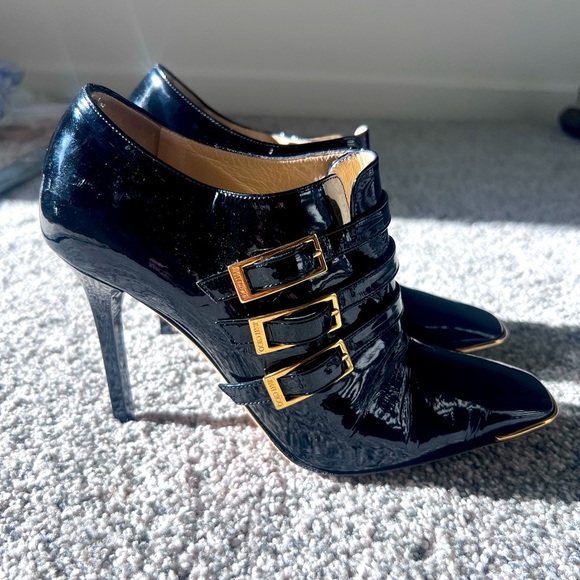 $820. JIMMY CHOO Seville Pearlized Blk/Gold Buckles  Ankle boots Shoes  36.5 - Picture 1 of 12